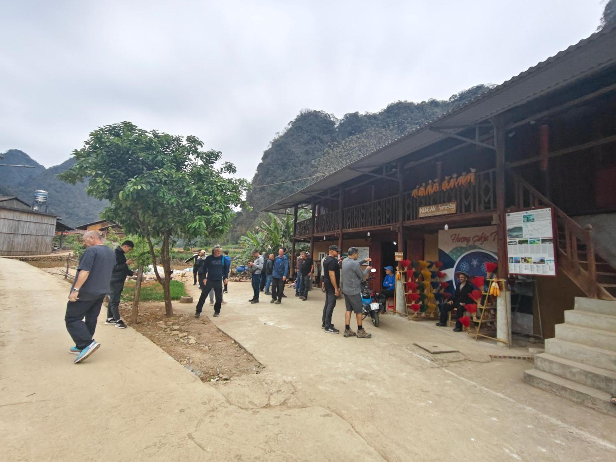 Nung An Homestay Quang Uyen Εξωτερικό φωτογραφία